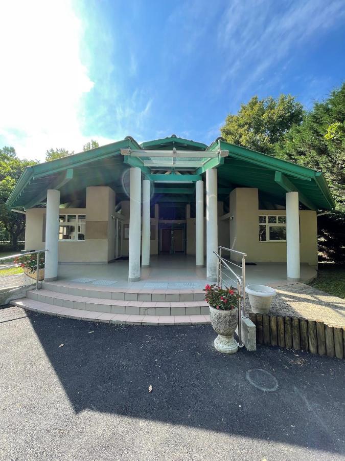 Les Nuits De Cassiopee Bed & Breakfast Sorde-l'Abbaye Bagian luar foto
