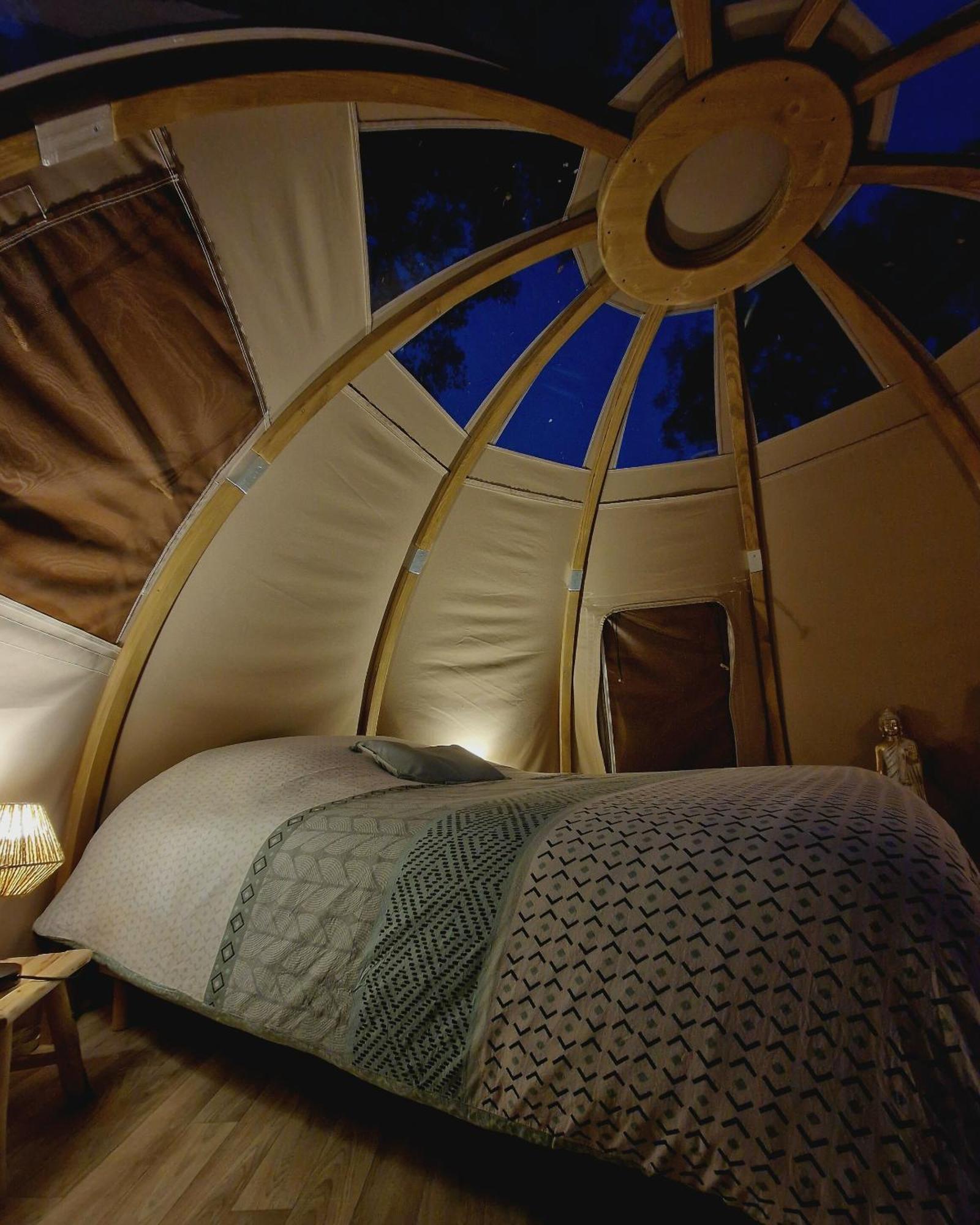 Les Nuits De Cassiopee Bed & Breakfast Sorde-l'Abbaye Ruang foto