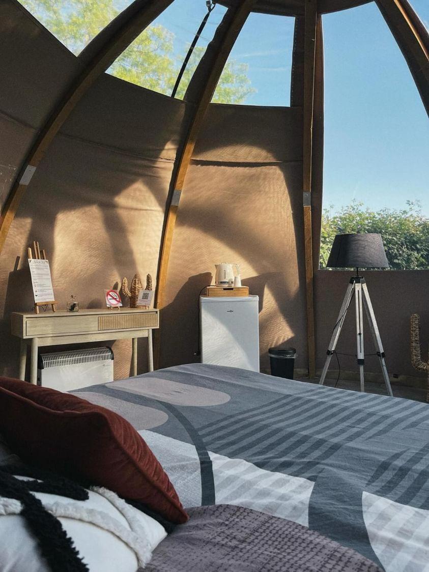 Les Nuits De Cassiopee Bed & Breakfast Sorde-l'Abbaye Ruang foto