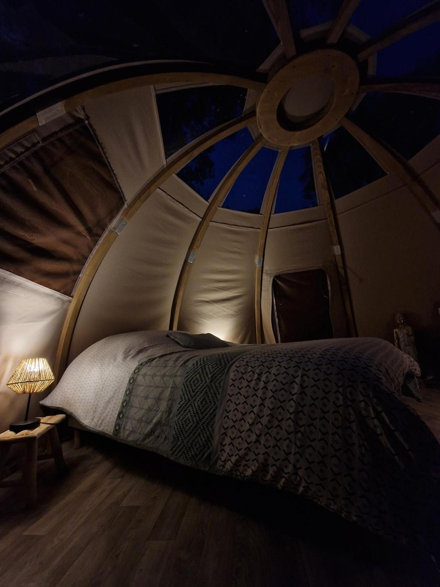 Les Nuits De Cassiopee Bed & Breakfast Sorde-l'Abbaye Ruang foto