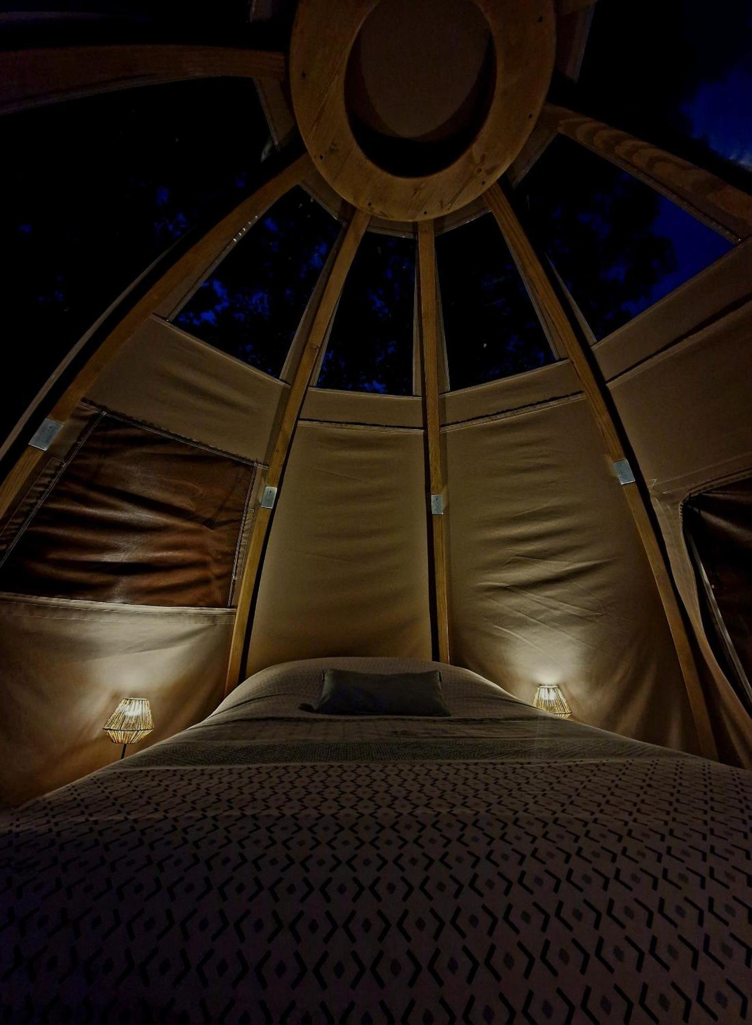 Les Nuits De Cassiopee Bed & Breakfast Sorde-l'Abbaye Ruang foto
