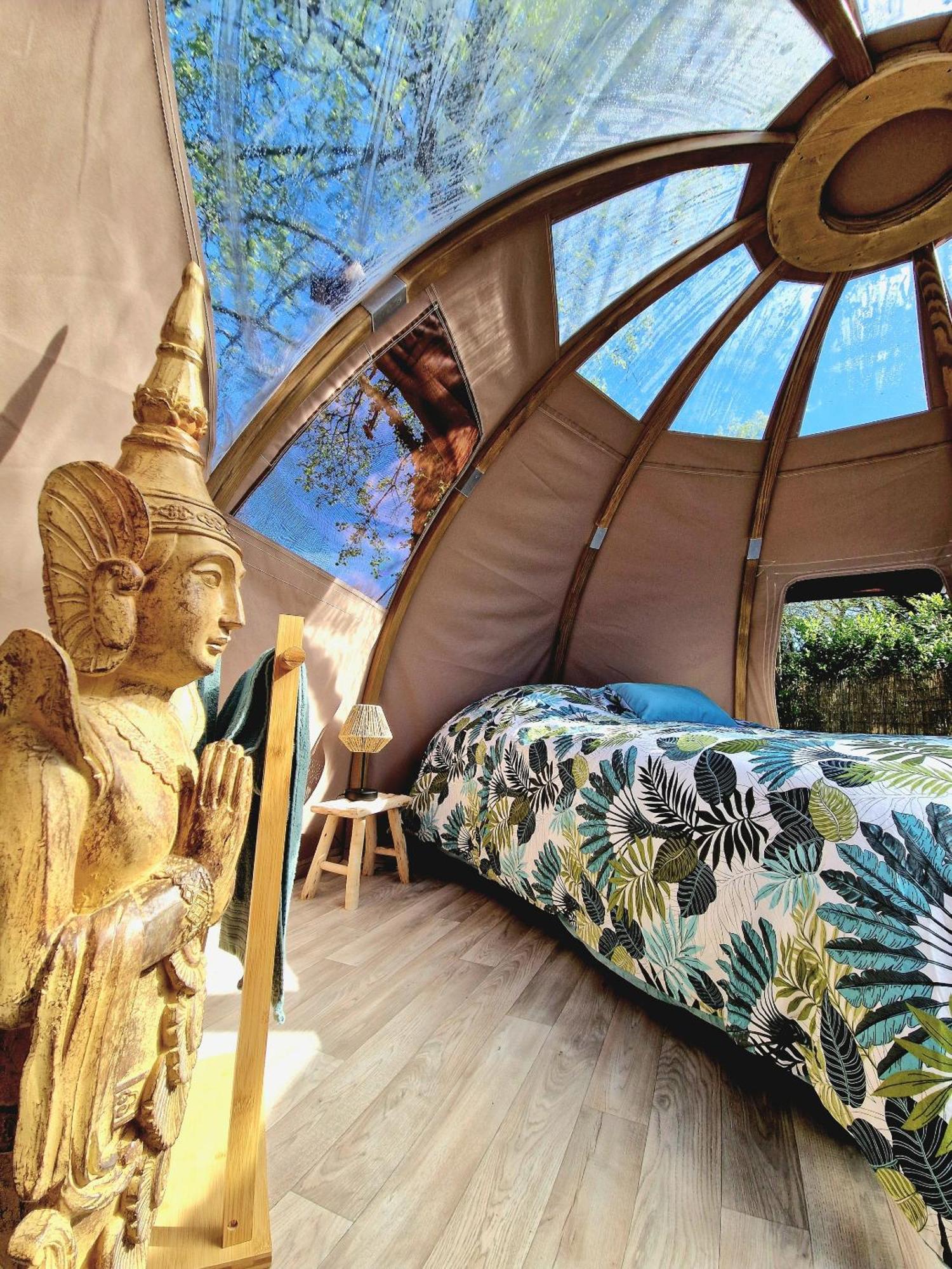 Les Nuits De Cassiopee Bed & Breakfast Sorde-l'Abbaye Ruang foto