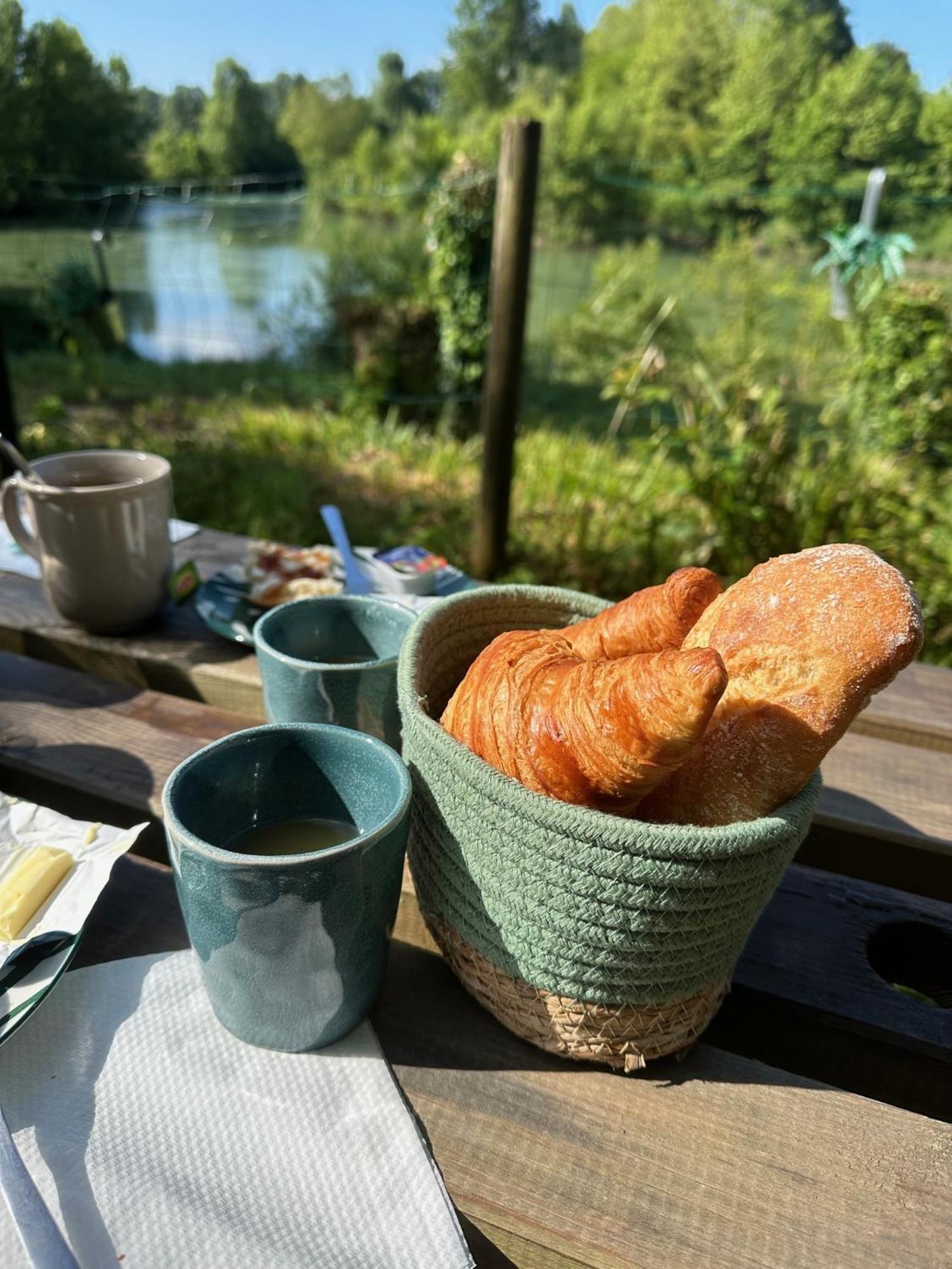 Les Nuits De Cassiopee Bed & Breakfast Sorde-l'Abbaye Ruang foto